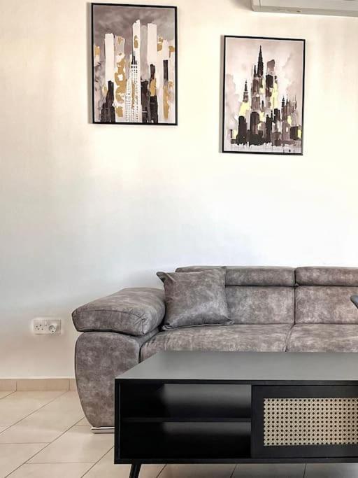 Teo Apartment Paphos Bagian luar foto