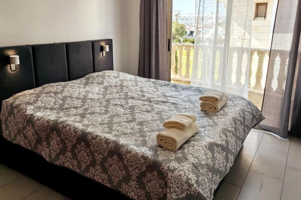 Teo Apartment Paphos Bagian luar foto