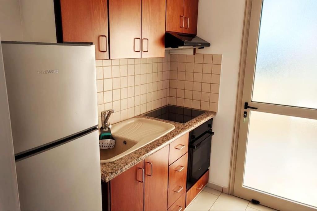 Teo Apartment Paphos Bagian luar foto