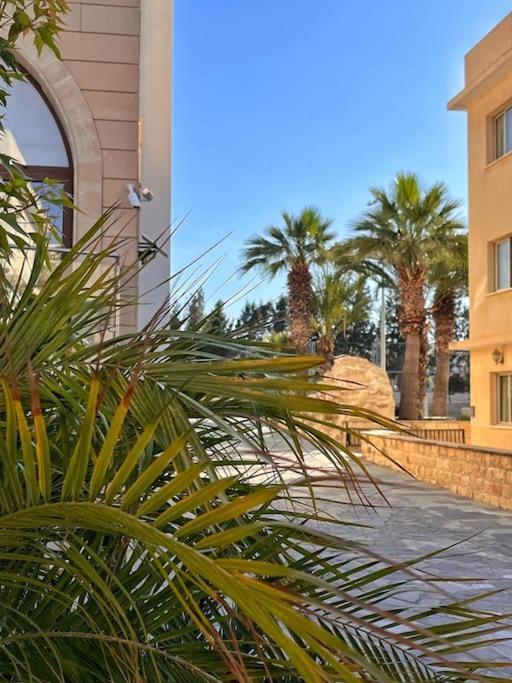 Teo Apartment Paphos Bagian luar foto