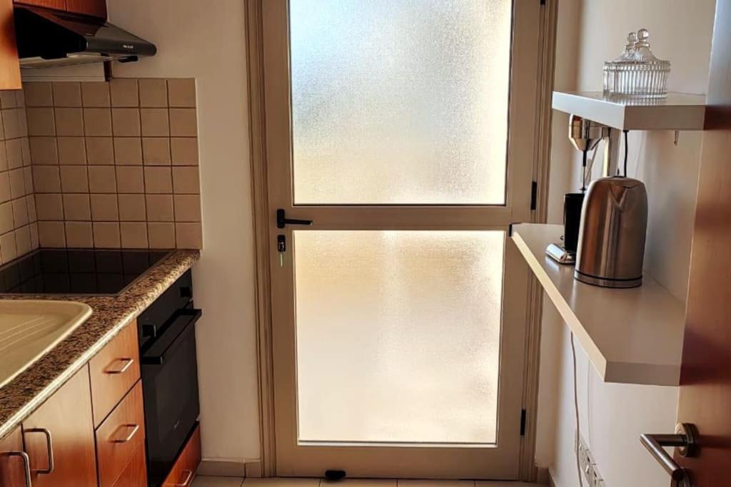 Teo Apartment Paphos Bagian luar foto