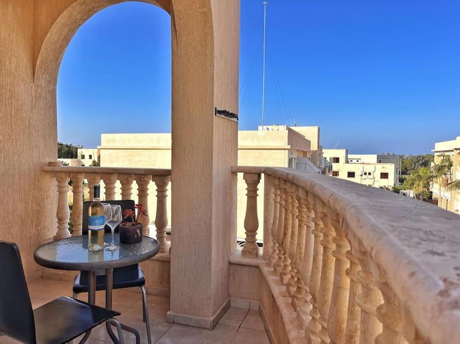 Teo Apartment Paphos Bagian luar foto