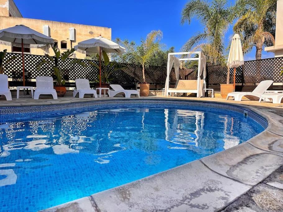 Teo Apartment Paphos Bagian luar foto