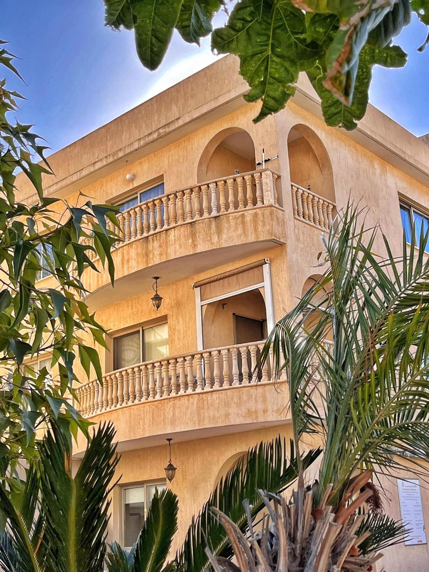 Teo Apartment Paphos Bagian luar foto